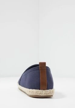 Pier One RENA ESPADRILLE UNISEX - Espadrille - Dark Blue 13 Pier One RENA ESPADRILLE UNISEX - Espadrille - Dark Blue -Pier One Mode Verkäufe 2c00e9d984504d77b812e8ffd7e16bdf