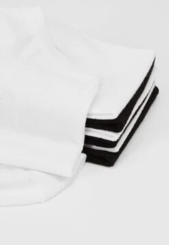 Pier One 7 PACK - Socken - White/black 10 Pier One 7 PACK - Socken - White/black -Pier One Mode Verkäufe 2c69c9ae8f494ad1b40f2ced9f1674eb