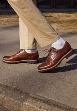 Clarks BATCOMBE WING - Schnürer - Brown 11 Clarks BATCOMBE WING - Schnürer - Brown -Pier One Mode Verkäufe 32d37a67456c4d6493c65b01da7a1bf1