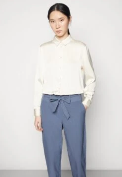 Kaffe JILLIAN BELT PANTS - Stoffhose - Vintage Indigo -Pier One Mode Verkäufe 3b07bcd53b3f4646b48207b43316401f