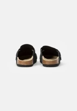 Pier One Pantolette Flach - Black -Pier One Mode Verkäufe 4d309a52050a4badb4012456e00dd92b