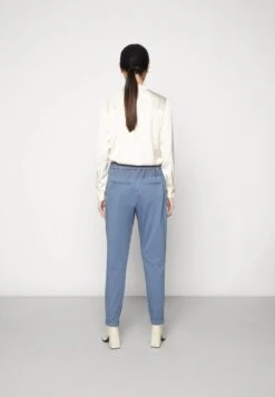 Kaffe JILLIAN BELT PANTS - Stoffhose - Vintage Indigo -Pier One Mode Verkäufe 51aba4c9d6d94e83b08df62648fd6621