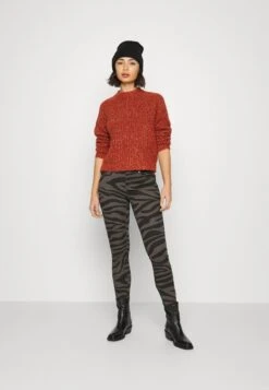 Pier One SHORT MICRO BEANIE UNISEX - Mütze - Black -Pier One Mode Verkäufe 543d127d07134c2890a29c39eb75bc4a