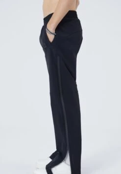 MIT REISSVERSCHLUSS - Jogginghose - Schwarz 11 MIT REISSVERSCHLUSS - Jogginghose - Schwarz -Pier One Mode Verkäufe 5c8e42185b5841798ae2400f78b286b5