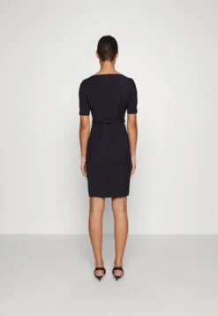 Boss DALEAH - Etuikleid - Dark Blue 10 Boss DALEAH - Etuikleid - Dark Blue -Pier One Mode Verkäufe 636a80491a5a41a1b4d24a0d73fe6afa