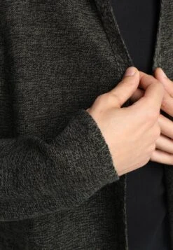 Pier One Strickjacke - Black/olive 12 Pier One Strickjacke - Black/olive -Pier One Mode Verkäufe 77cc56baa8d64ff08fd27eaa2cfca327