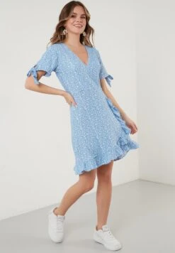 LELA FLORAL RUFFLE DETAIL - Freizeitkleid - Baby Blue 12 LELA FLORAL RUFFLE DETAIL - Freizeitkleid - Baby Blue -Pier One Mode Verkäufe 7c2b7c700c9f46b89a50a4dae96c226a