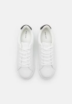 Pier One UNISEX - Sneaker Low - White 11 Pier One UNISEX - Sneaker Low - White -Pier One Mode Verkäufe 7e4c4c5ef618483e8d97e3f2dc8cd5b1