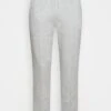 Pier One SMART PIQUEE JOGGER - Jogginghose - Light Grey 1 Pier One SMART PIQUEE JOGGER - Jogginghose - Light Grey -Pier One Mode Verkäufe 80424a62dd2f4d1ab19a5297a41009fa 1