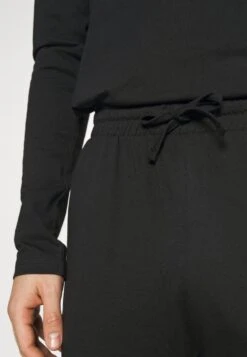 Pier One Nachtwäsche Set - Black 12 Pier One Nachtwäsche Set - Black -Pier One Mode Verkäufe 842cc55e81224f6ca06ad94aae25d25c