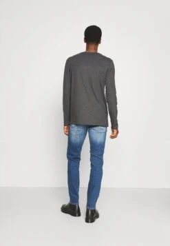 Pier One 2 PACK - Langarmshirt - Dark Grey/black 10 Pier One 2 PACK - Langarmshirt - Dark Grey/black -Pier One Mode Verkäufe a601e52fa7974b079f93b858d4b782ec