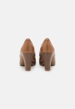 Pier One LEATHER - Pumps - Cognac -Pier One Mode Verkäufe b1e0543a71904ff9ab3887fb1678f565