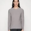 DRYKORN RIK - Strickpullover - Grey 2 DRYKORN RIK - Strickpullover - Grey -Pier One Mode Verkäufe b406e5d6c3a24deb94038656c536cad8