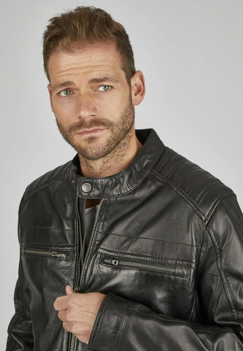 Bugatti MIT STEHKRAGEN UND DRUCKKNOPFRIEGEL - Lederjacke - Schwarz 6 Bugatti MIT STEHKRAGEN UND DRUCKKNOPFRIEGEL - Lederjacke - Schwarz – Bild 4