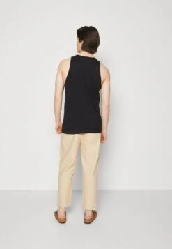 Pier One 3 PACK - Top - Black 10 Pier One 3 PACK - Top - Black -Pier One Mode Verkäufe c5dc1fc1d31c4883939c76de12787845