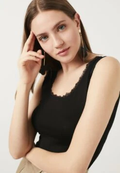 LELA SQUARE NECK LACE DETAILED ATHLETE - Top - Black -Pier One Mode Verkäufe e2340b796f3e486fba812efec536182f