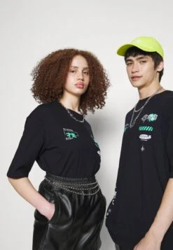 YOURTURN UNISEX - T-Shirt Print - Black -Pier One Mode Verkäufe e64c0883a4f14193a659548c9f695f84