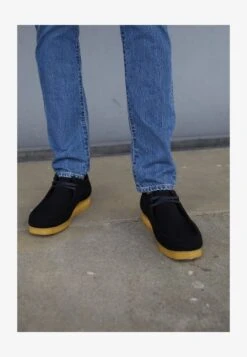 Clarks Originals WALLABEE - Sportlicher Schnürer - Black Vegan -Pier One Mode Verkäufe eff8b1b477bc48f98b3fe5041f06f615