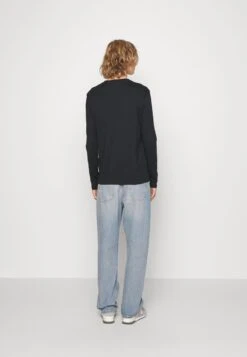 Pier One 5 PACK - Langarmshirt - White/dark Blue/black 10 Pier One 5 PACK - Langarmshirt - White/dark Blue/black -Pier One Mode Verkäufe f535302a43fa4b80a1a3b6c44bddcdfe