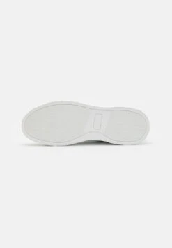 Pier One UNISEX - Sneaker Low - White 12 Pier One UNISEX - Sneaker Low - White -Pier One Mode Verkäufe f8e8249702ff4ae595b1f702a4c7b8c5